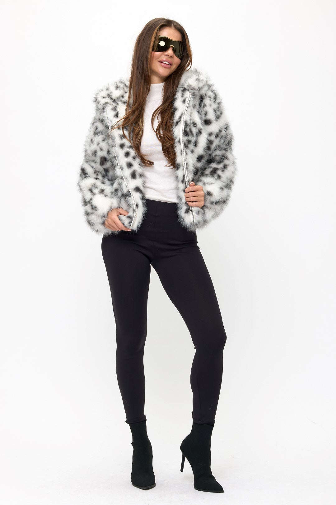 CLAFJ0029: The Spotted Socialite