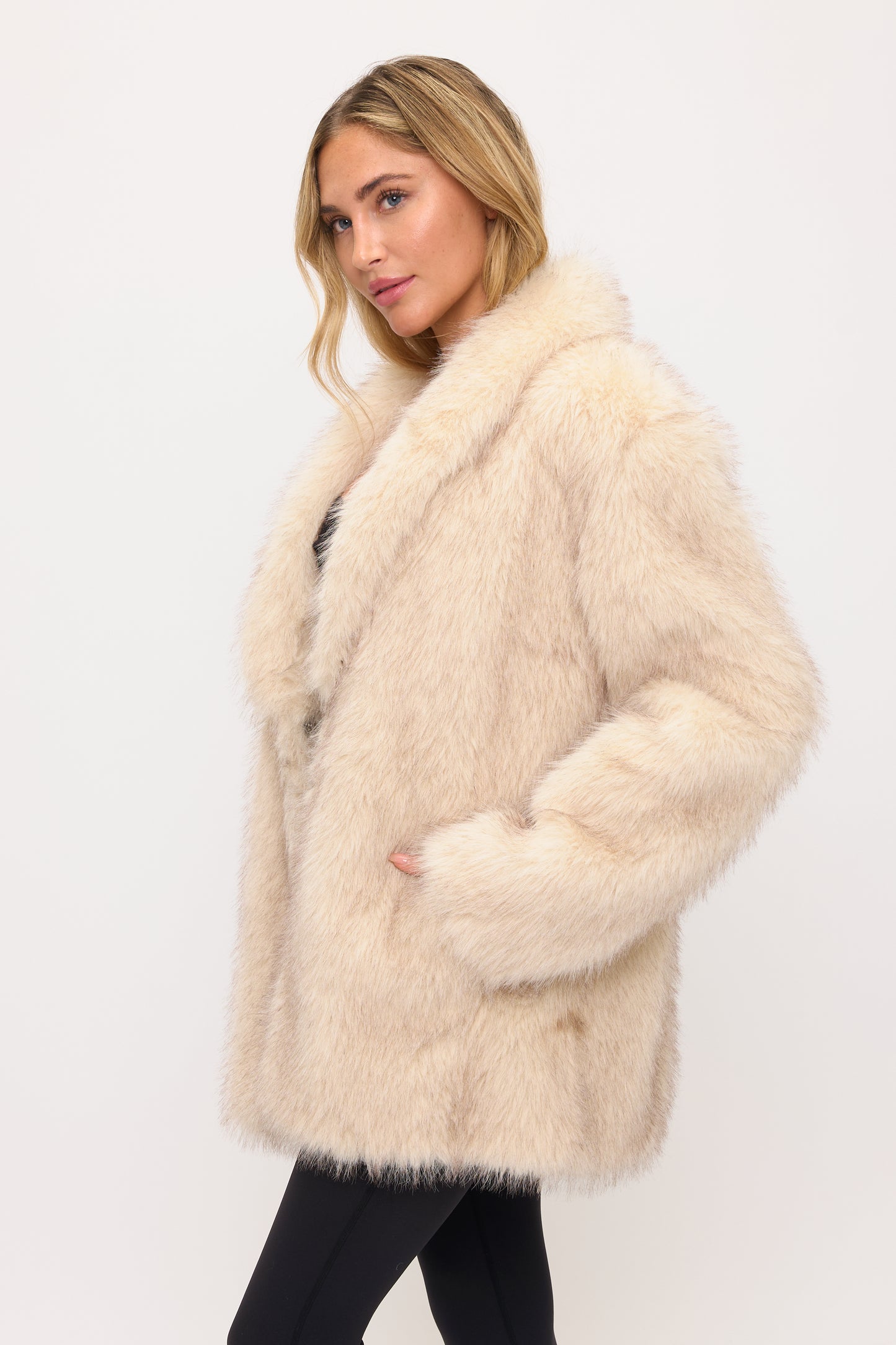 JC1115: Faux Fur Coat
